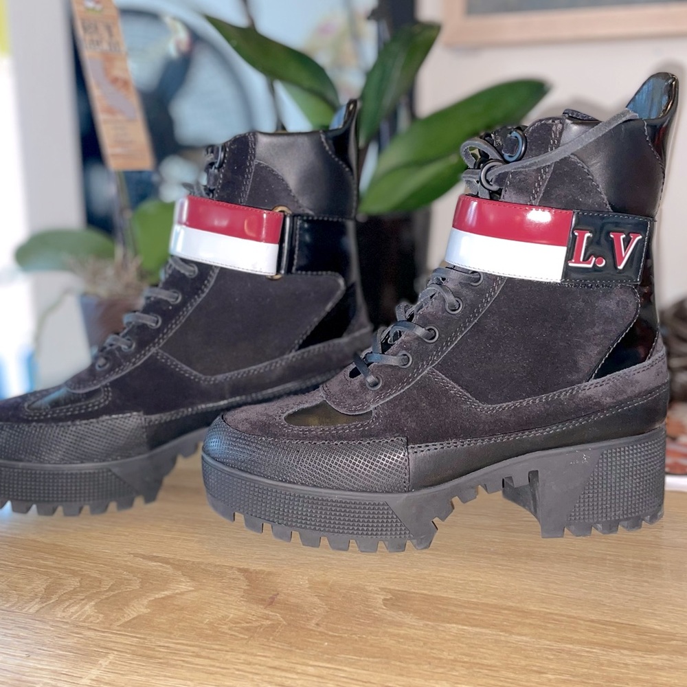 !Authentic! Louis Vuitton suede and leather boots